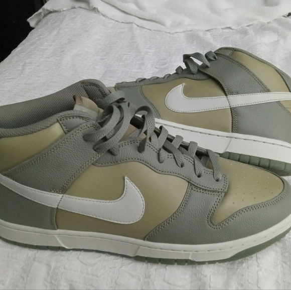 Nike Dunk Mid - Picture 1 of 6